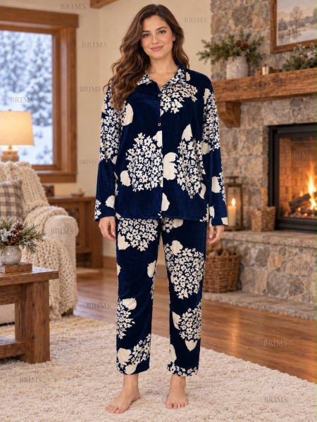 بجامة مخمل ورد